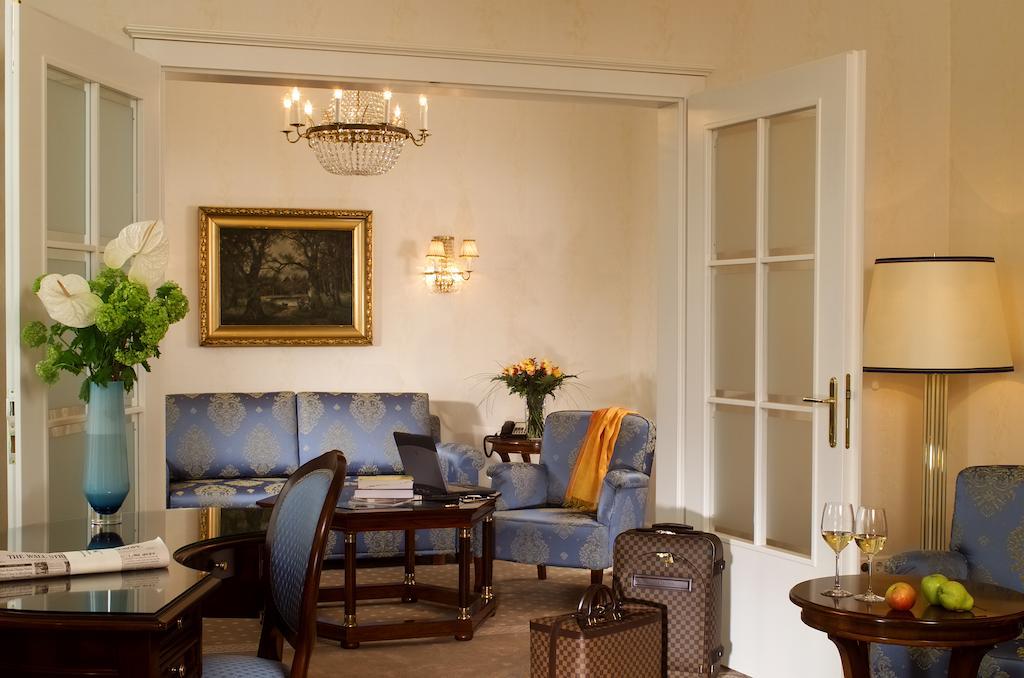 Hotel De France Wien Інтер'єр фото A suite at the Hotel de Crillon