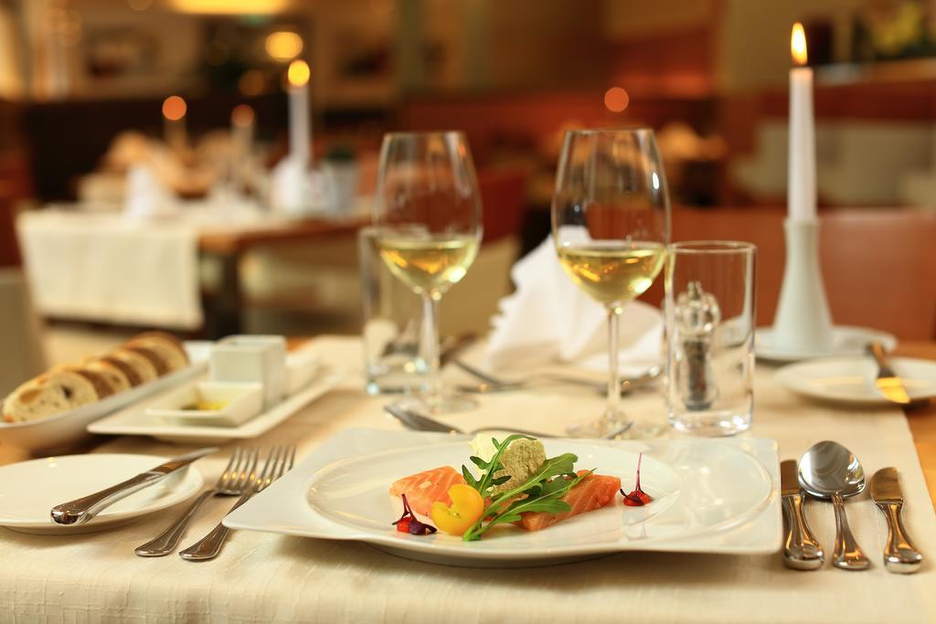 Hotel De France Wien Екстер'єр фото A restaurant table set for fine dining
