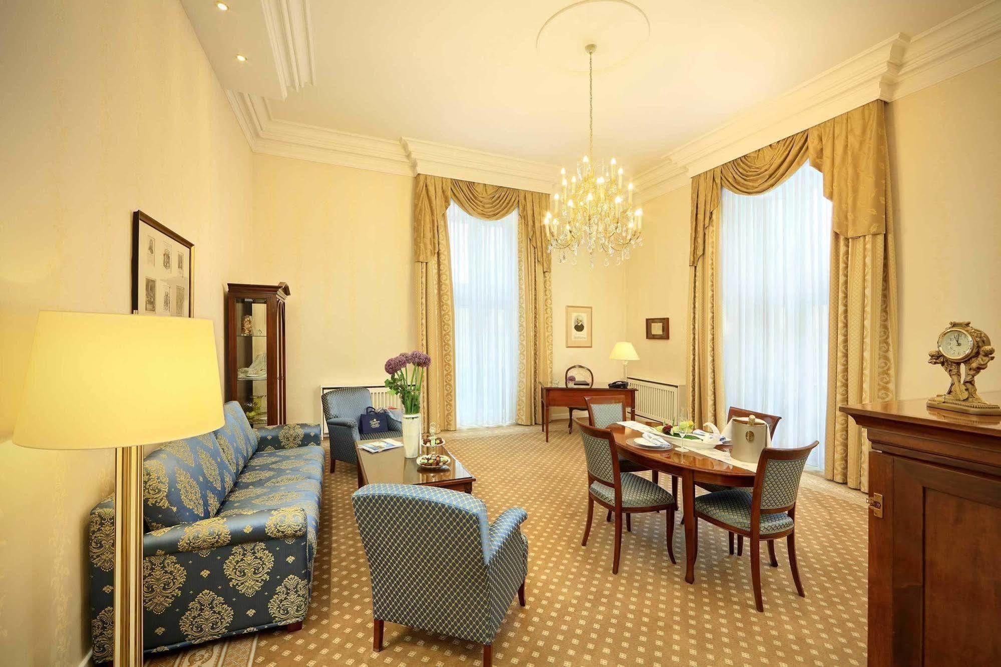 Hotel De France Wien Екстер'єр фото A suite at the hotel