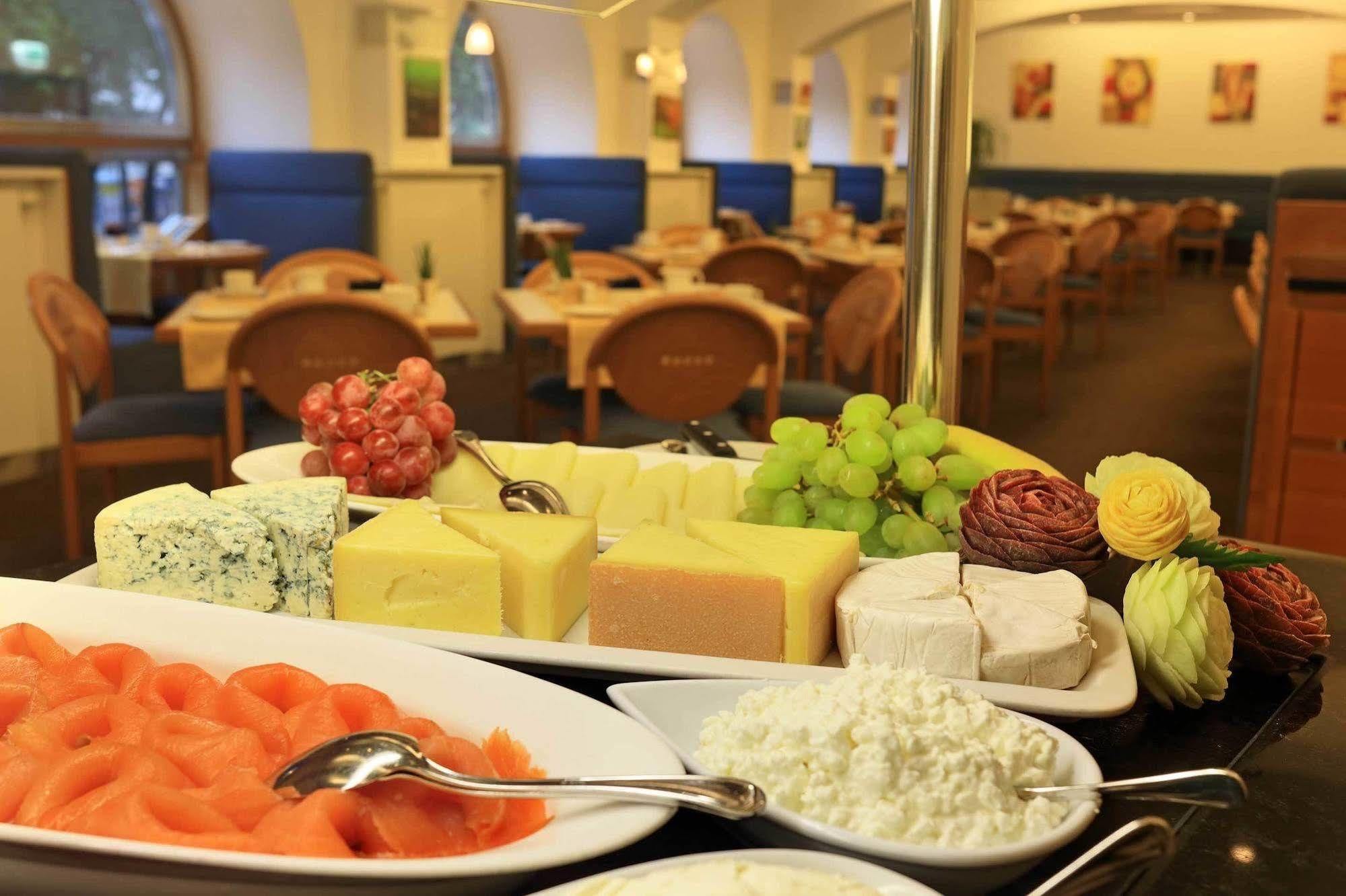 Hotel De France Wien Екстер'єр фото A cheese platter