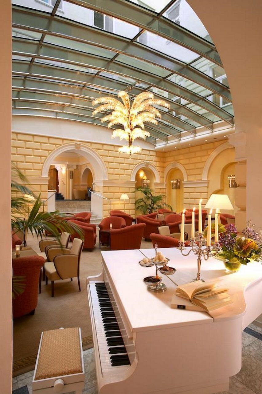 Hotel De France Wien Екстер'єр фото The lobby of the hotel